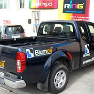 Adhesivo vehicular